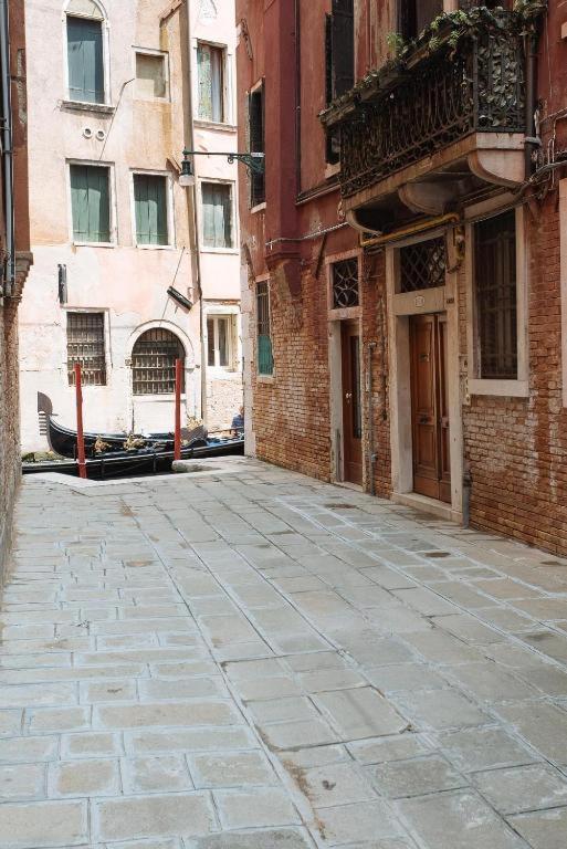 Ca Del Gambero Canal View Венеция Экстерьер фото