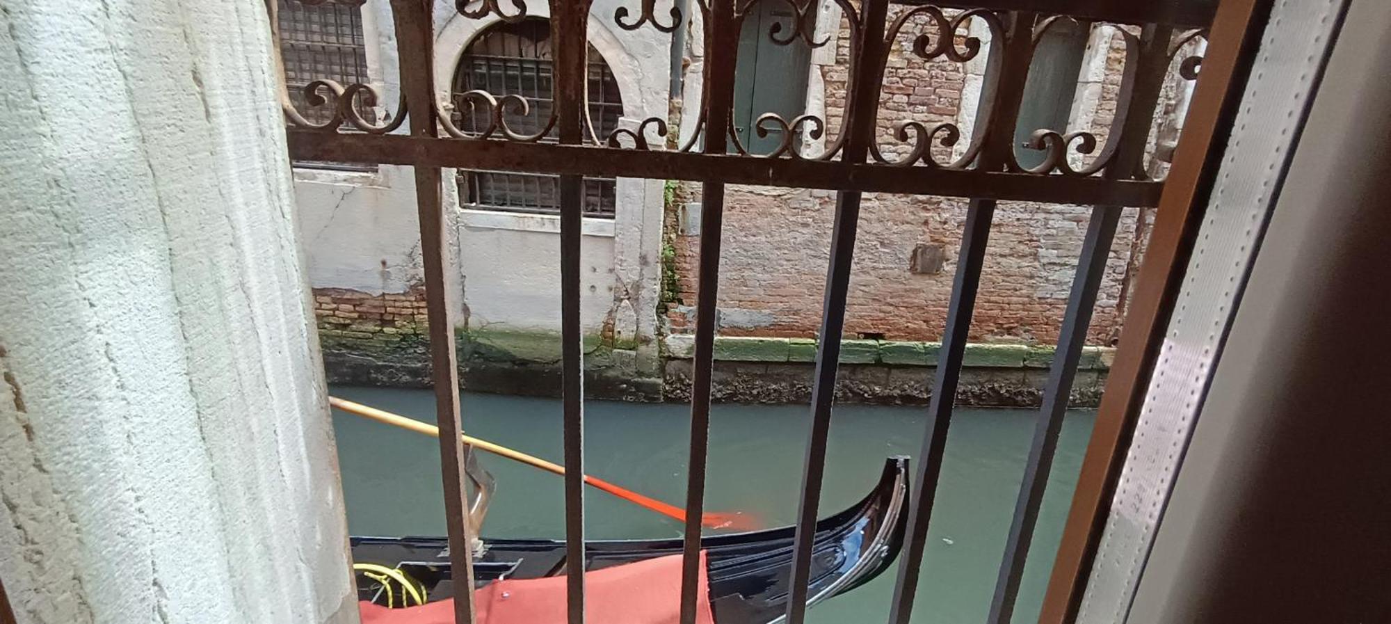 Ca Del Gambero Canal View Венеция Экстерьер фото
